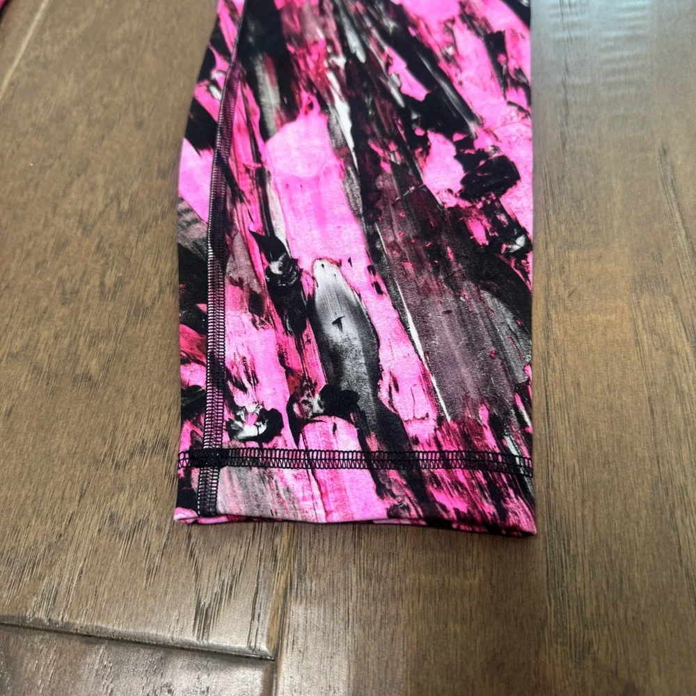 Lululemon Leggings in Pink and Black - Picture 3 of 10
